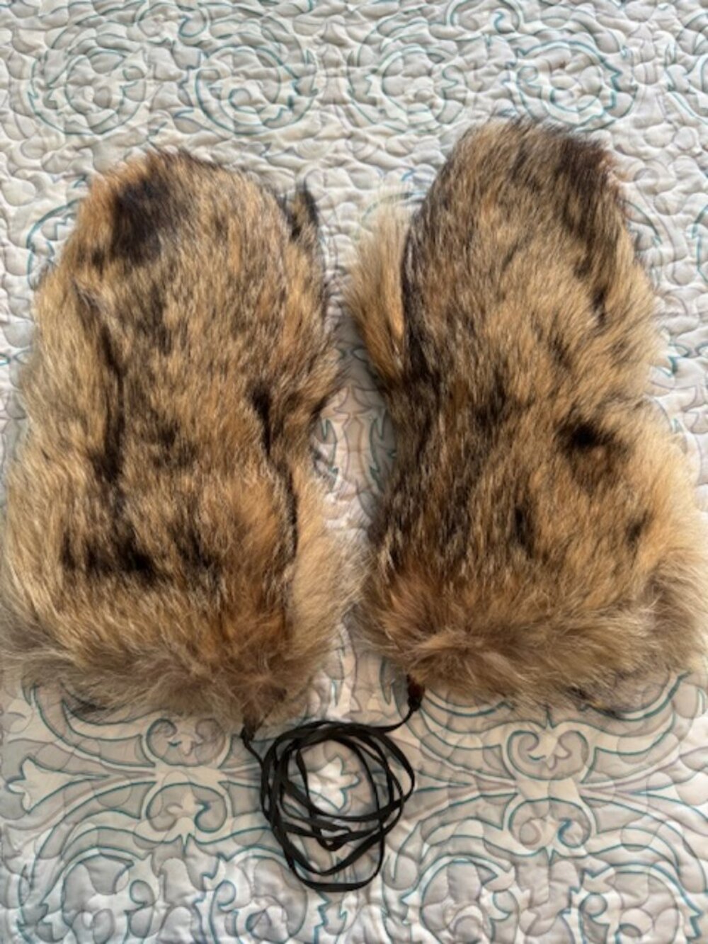 Custom Woman Coyote Fur Mitts
